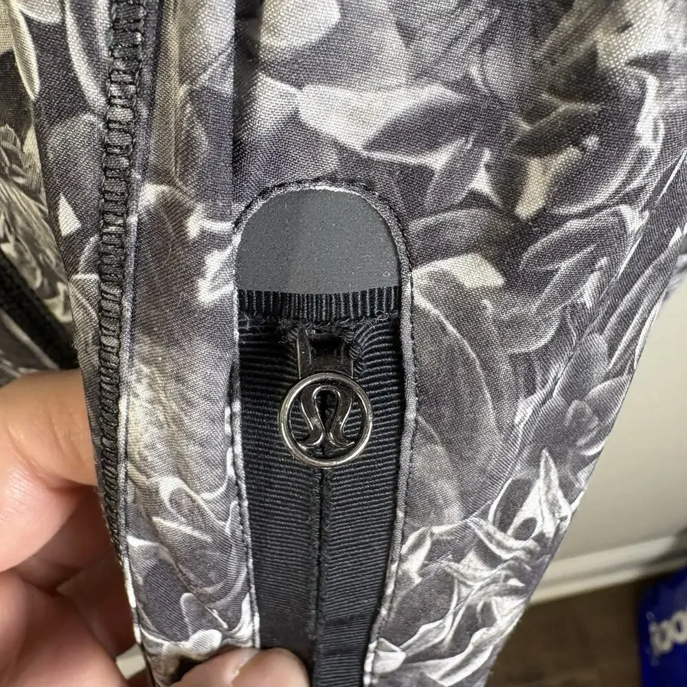 Lululemon Bring Back The Track‎ Jacket Womens 4 Flowabunga Black Grey Angel Wing